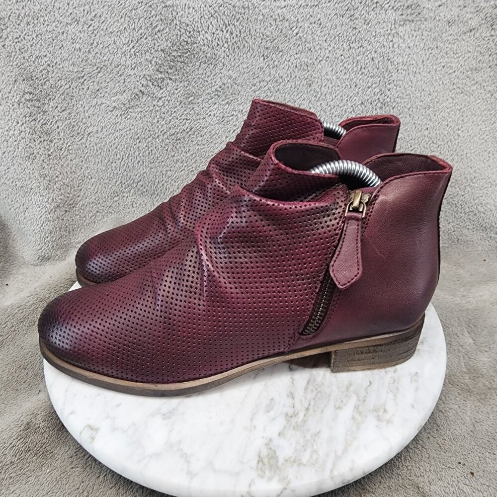 Coldwater Creek Shoes Womens Size 7.5 Aledo Burgundy Red Perforated Leather Boot
